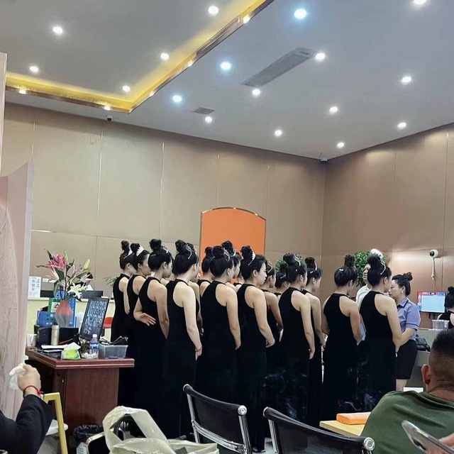 福布斯酒店光影8
